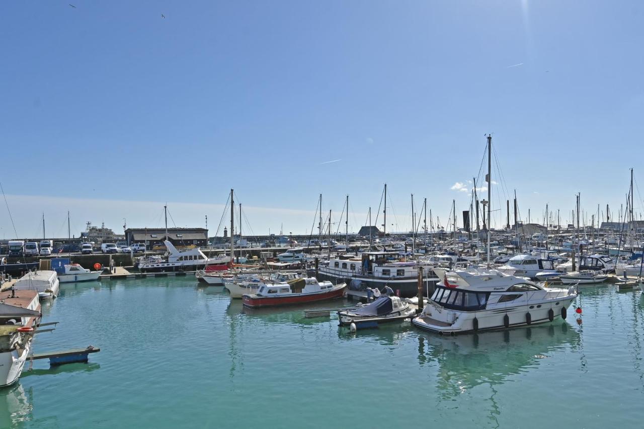 Spacious Designer 2Br Executive Apt, Near Beach & Marina, Central Location ラムズゲート エクステリア 写真